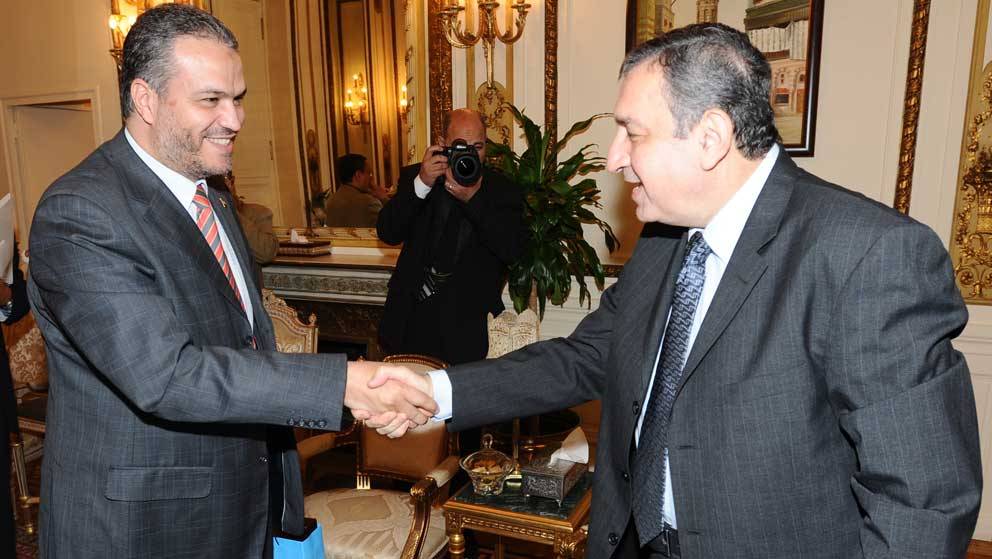 الرئيسية 26 ضياء السعيد،رئيس الوزراء المصري عصام شرف 2 الرئيسية