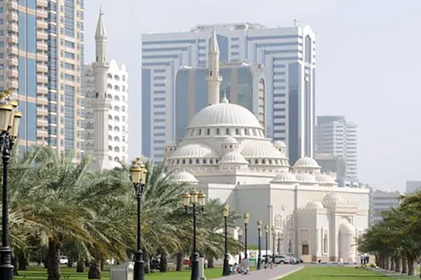 Al Noor Mosque in Sharjah منارات مضئية في آسيا