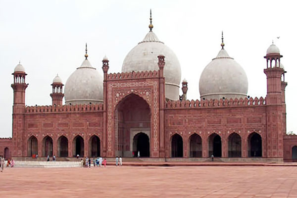 Badshahi Mosque Lahore Pakistan منارات مضئية في آسيا