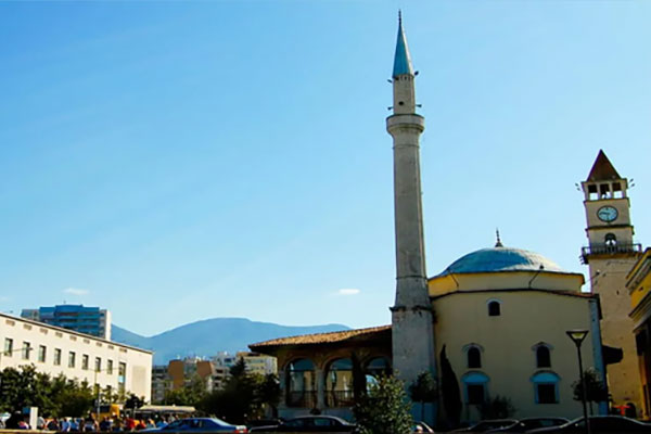 Ethem Bej Mosque in Albania منارات مضئية في أوروبا