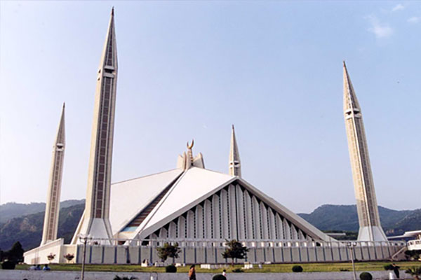 Faisal Mosque Islamabad Pakistan منارات مضئية في آسيا