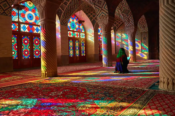 Nasir ol molk The Pink Mosque in Iran منارات مضئية في آسيا