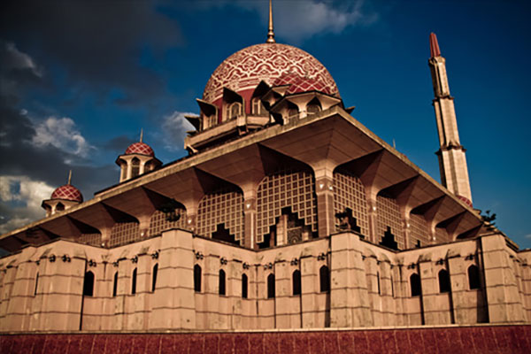 Putra Mosque Putrajaya Malaysia منارات مضئية في آسيا