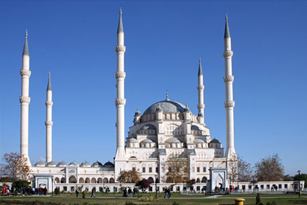 Sabanci Merkez Camii Adana Turkey منارات مضئية في أوروبا