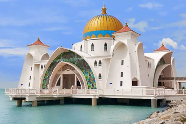 Straits Mosque in Malaysia منارات مضئية في آسيا