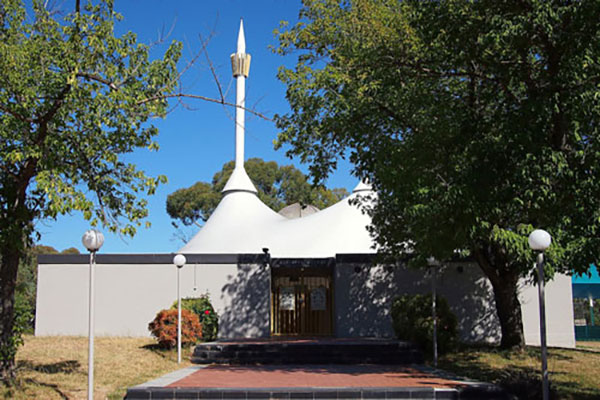 The Canberra Mosque منارات مضئية في أستراليا