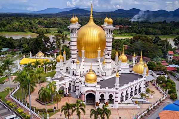 Ubudiah Mosque in Malaysia منارات مضئية في آسيا